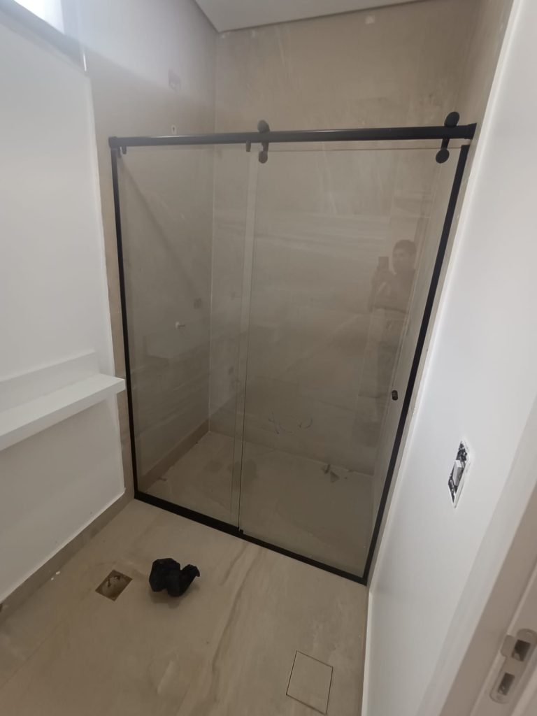 Box de vidro transparente para banheiro