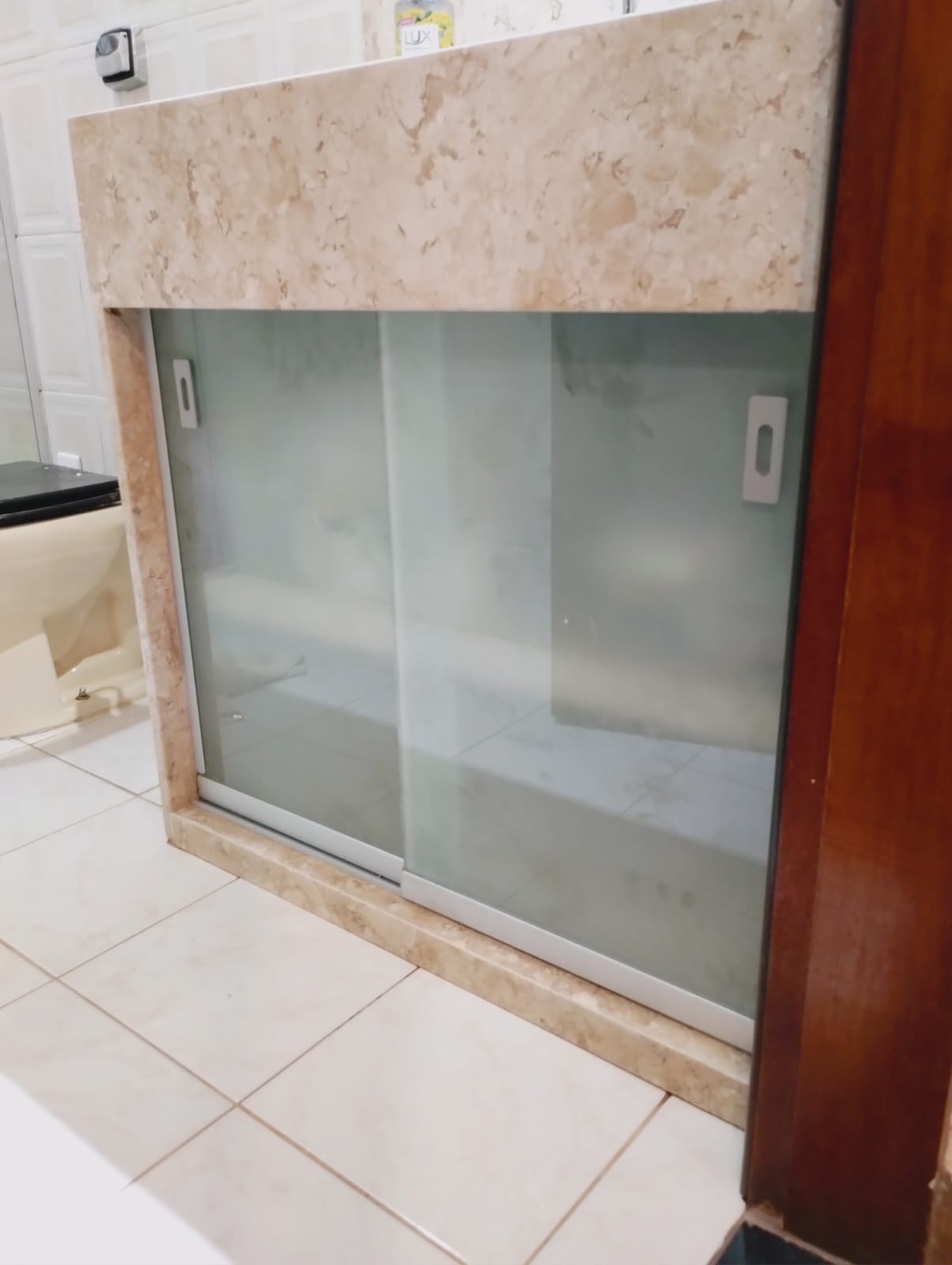 Esquadria de vidro em fachada de prédio