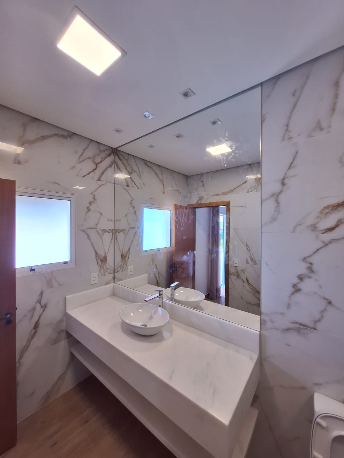 Espelho decorativo e vidros decorativos