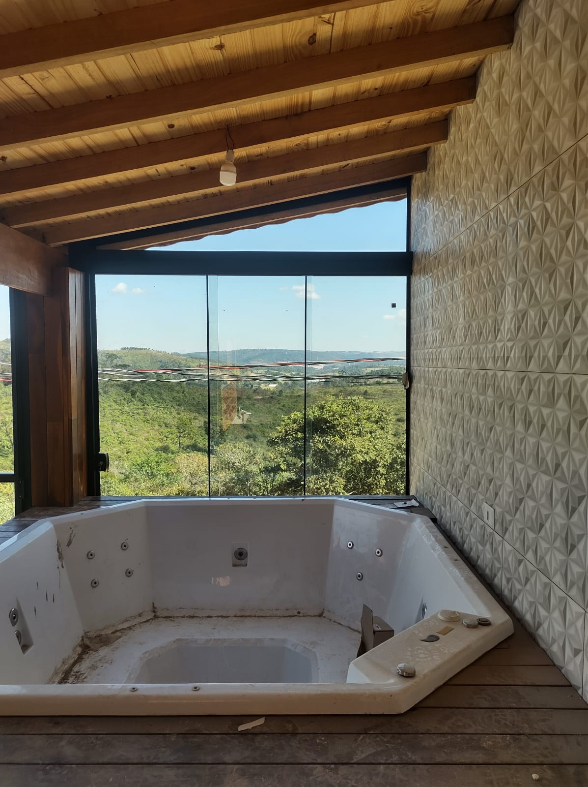 Esquadria de vidro em fachada de prédio