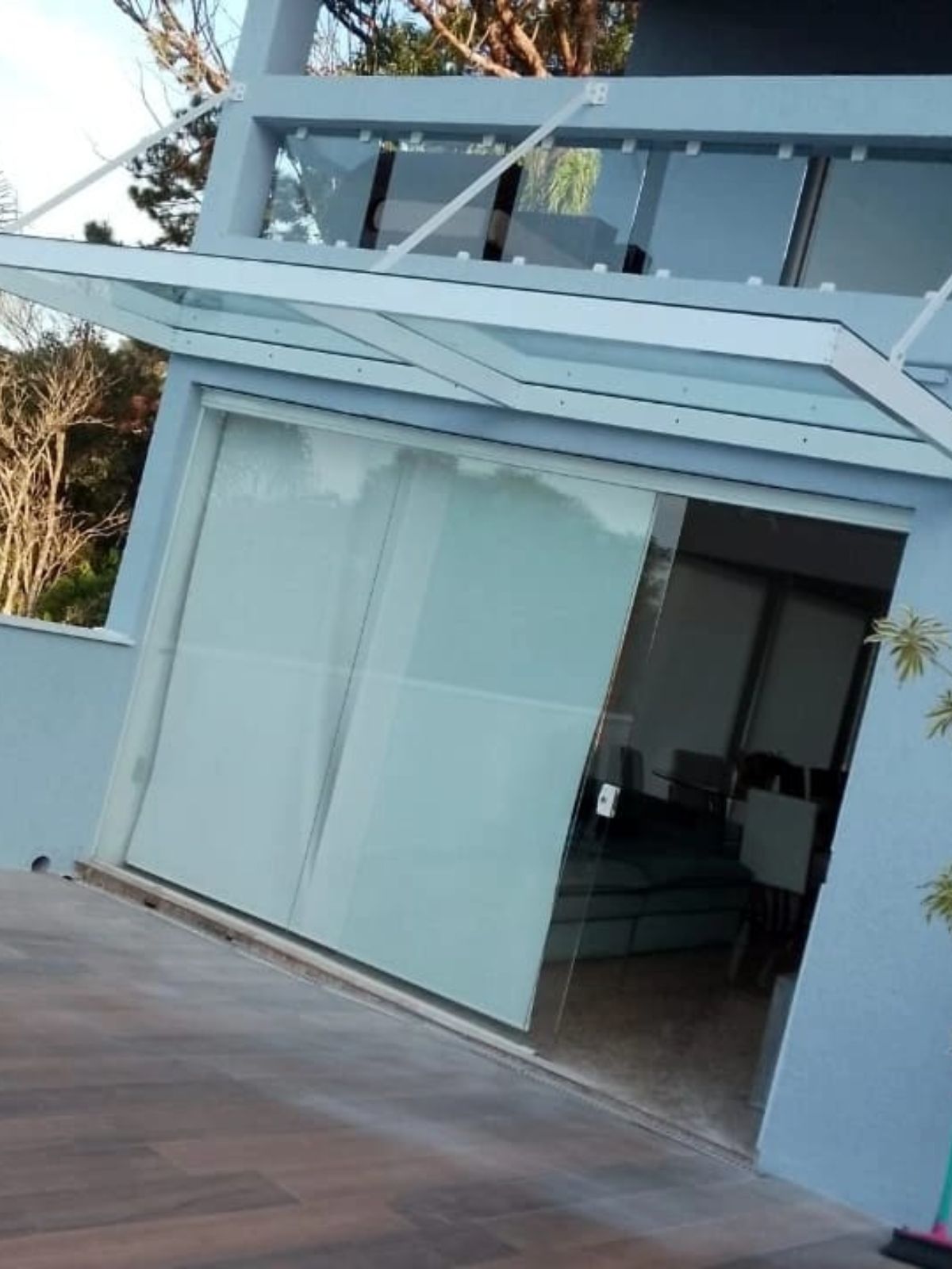 Esquadria de vidro em fachada de prédio